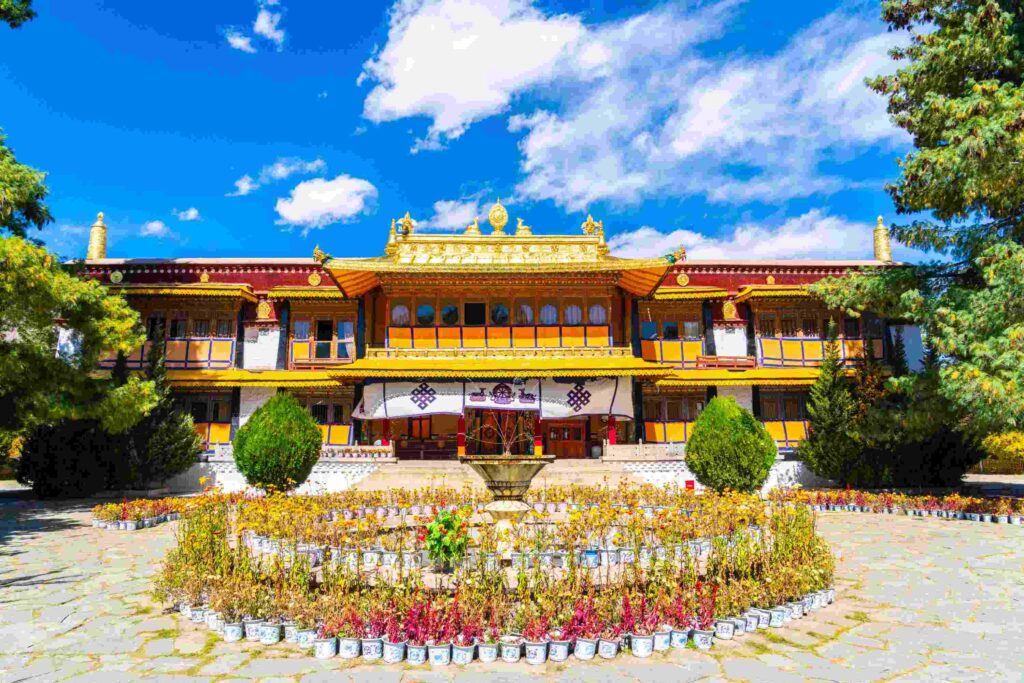 Monastery etiquette in Tibet