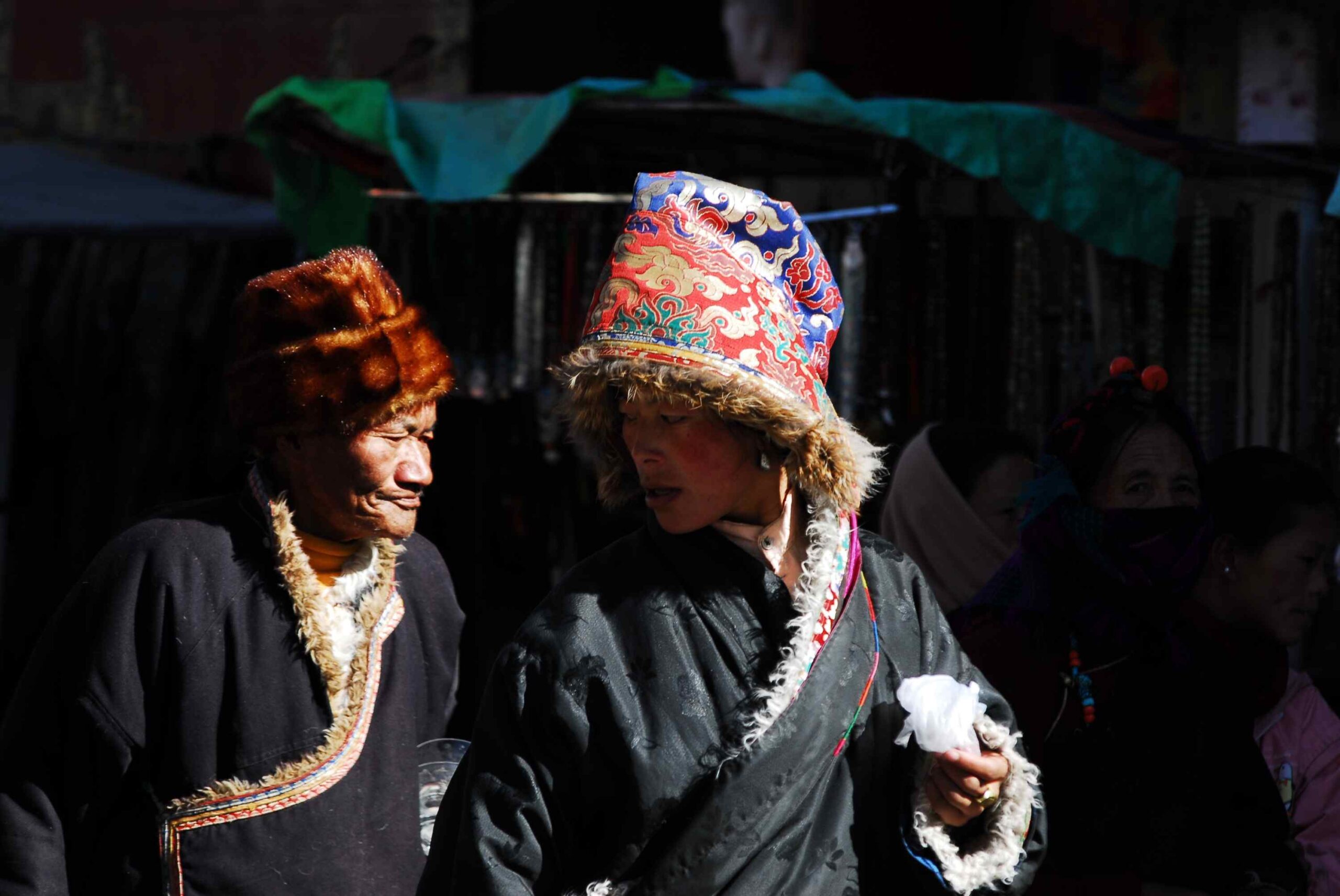 Travellers on the Tibetan plateau
