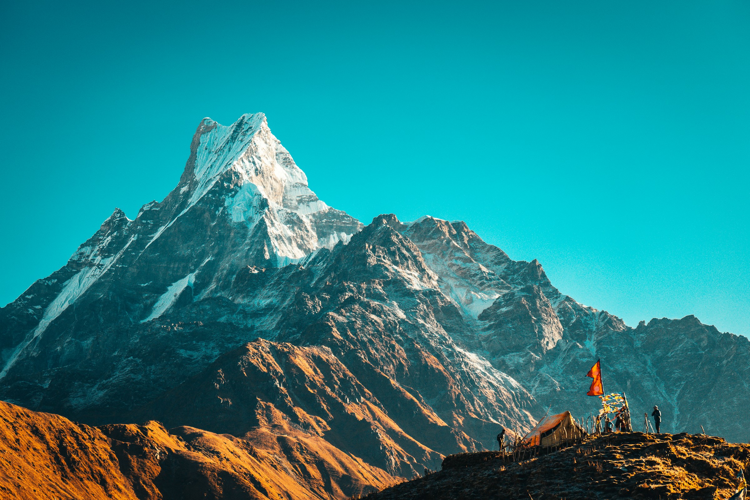 Snow-covered Himalayan peaks along the high trail toward Everest